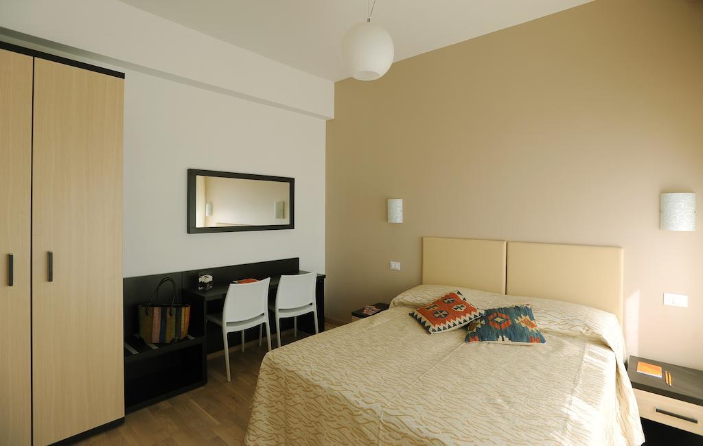 Honey Rooms Roma Quarto foto